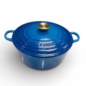 Le Creuset Signature Enameled Cast Iron Round Dutch Oven #24